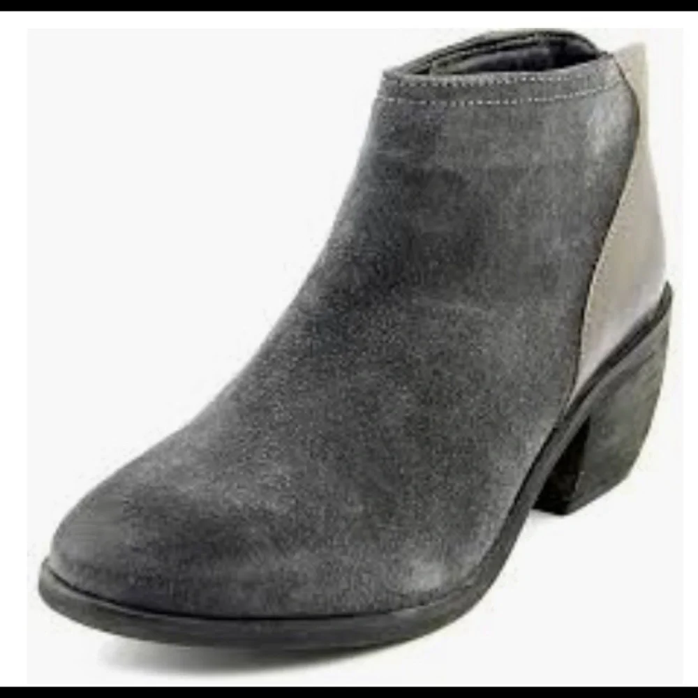 ❤️CHARLES‎ DAVID YASMIN SUEDE ANKLE BOOT ~ 6.5